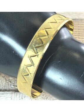 VTG 80s 90s Polished Gold Tone Etched Diamond Cut Bangle Retro Chic Bracelet